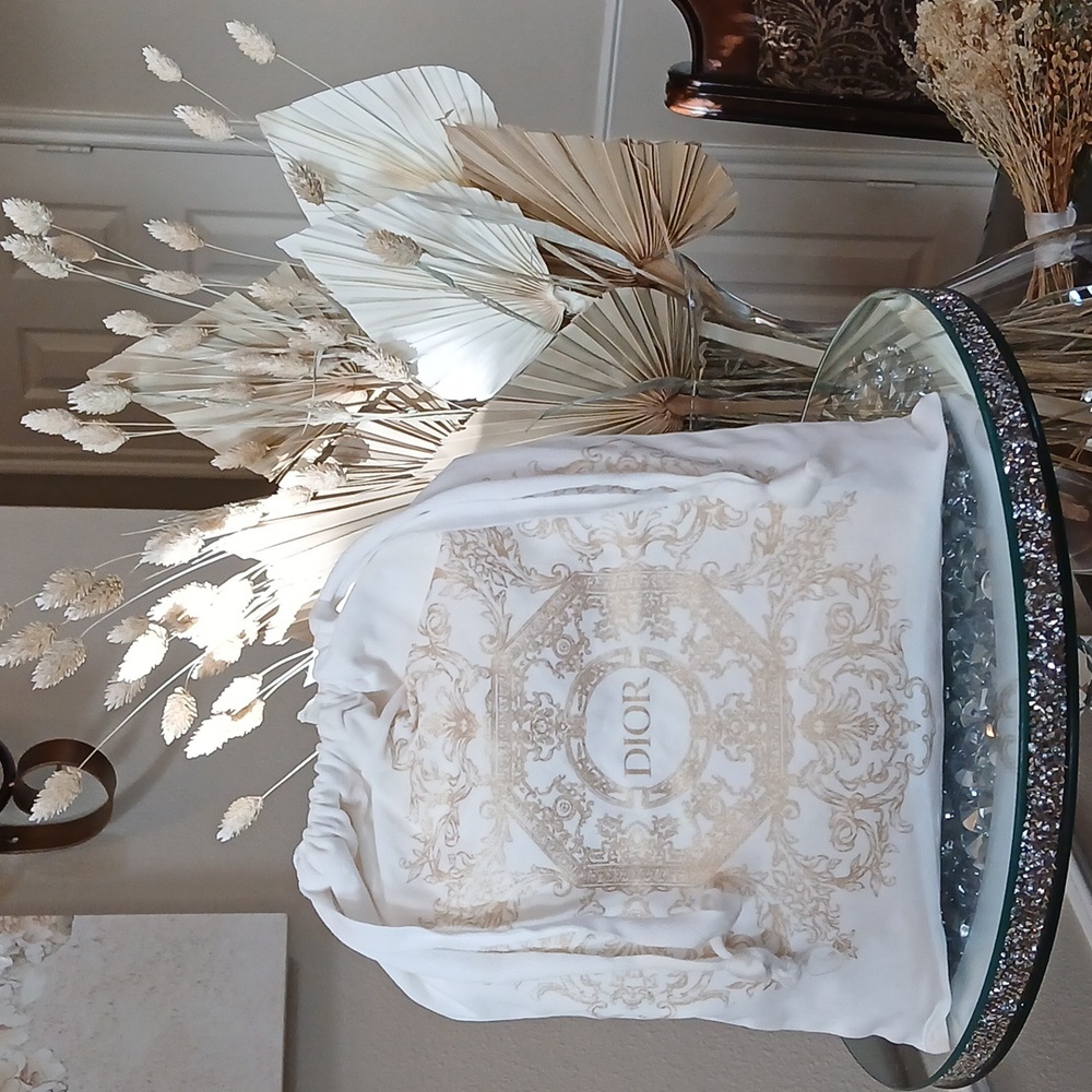 Dior Novelty Drawstring Pouch Limited Edition White And Gold - Picture 6 of 17